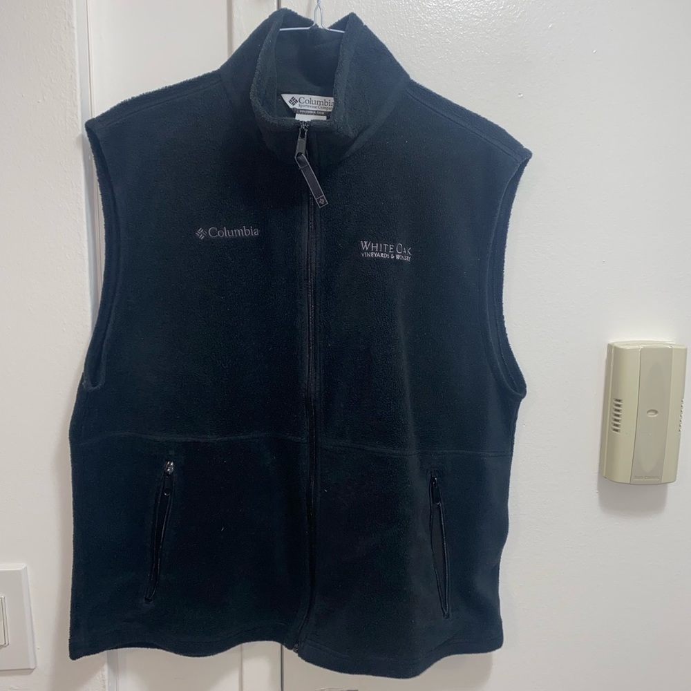 Columbia black fleece vest with White Oak vineyards and winery logo size L